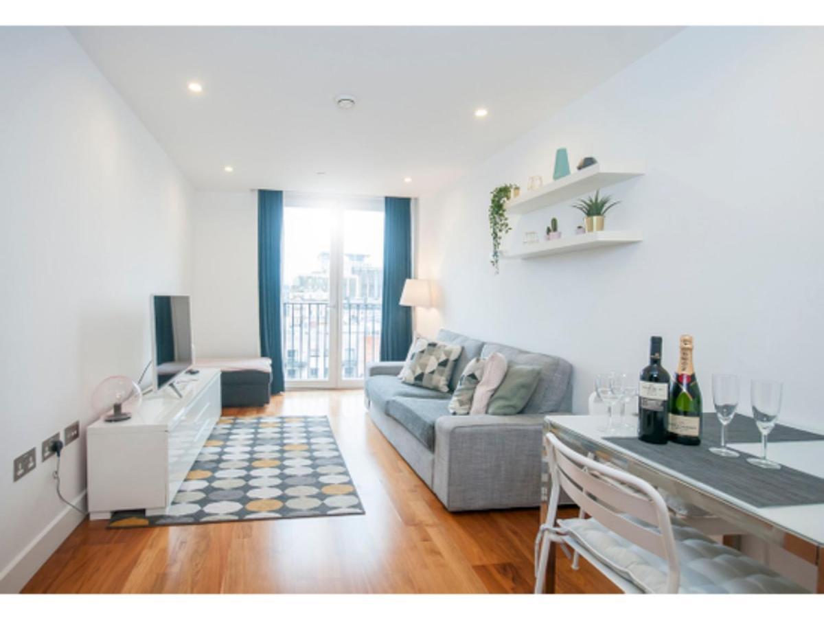 The Most Central Apartment In Cardiff Esterno foto