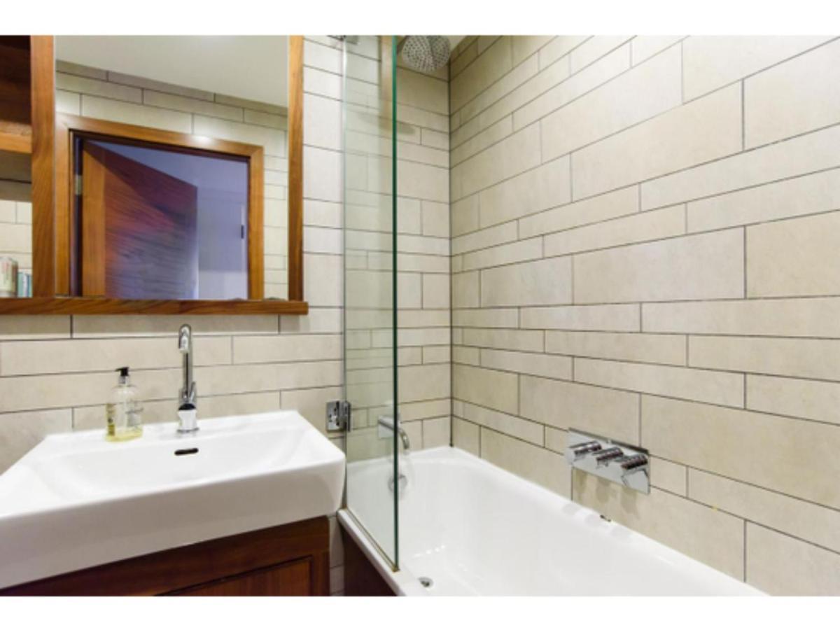 The Most Central Apartment In Cardiff Esterno foto